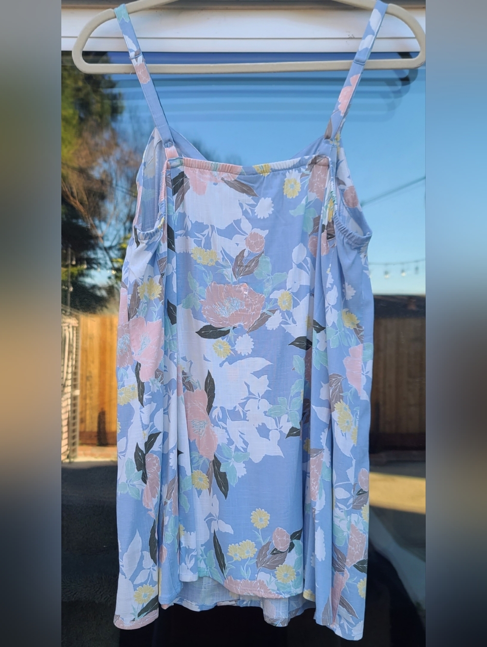 Torrid Blue Fog Floral Button Front Cami Romantic Tank โ Size 00 - M/L - Size 10 - Picture 9 of 17